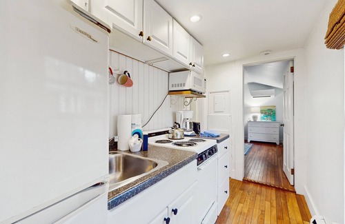 Edgartown Apartamento | ¡NUEVO LISTADO! Acogedora suite de suegra con entretenimiento, cerca de Edgartown y la playa.