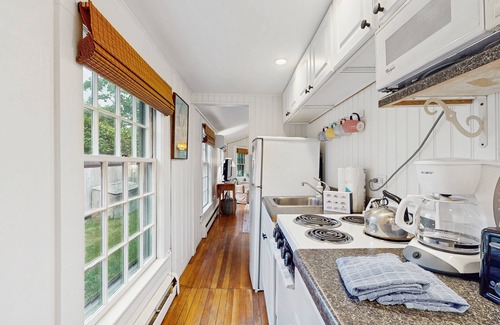 Edgartown Apartamento | ¡NUEVO LISTADO! Acogedora suite de suegra con entretenimiento, cerca de Edgartown y la playa.