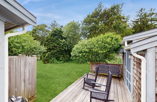 Edgartown Apartamento | ¡NUEVO LISTADO! Acogedora suite de suegra con entretenimiento, cerca de Edgartown y la playa.
