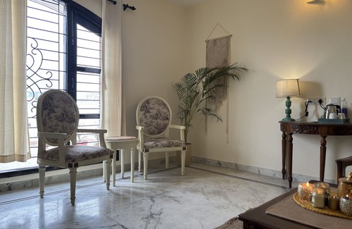 Mohali Casa | Cozy Boho retreat w/living room, terrace, balcony and private entrace.