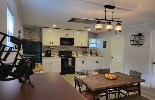 Riverview Apartamento | Cozy Industrial Chic Apartment