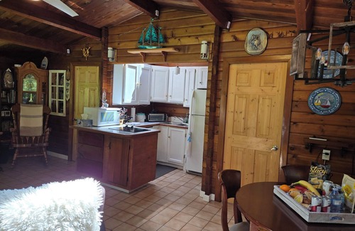 Regional District of Nanaimo Cabaña | Cottage on Gabriola: Cedar & Stone Retreat