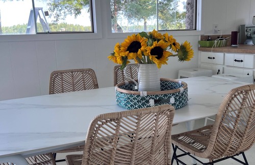 Douro-Dummer Cabaña | Cozy island cottage on Stoney Lake