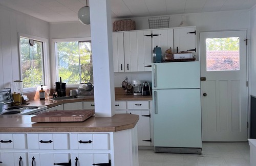Douro-Dummer Cabaña | Cozy island cottage on Stoney Lake