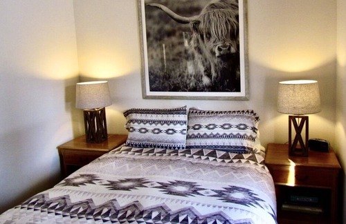 Moose Wilson Road Condominio | Cozy Jackson Hole condo, mountain views- sleeps 7