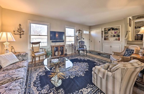 Gladstone Casa | Cozy Kansas City Home w/ Yard - 9 Mi to Dtwn!