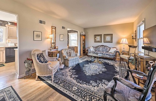 Gladstone Casa | Cozy Kansas City Home w/ Yard - 9 Mi to Dtwn!