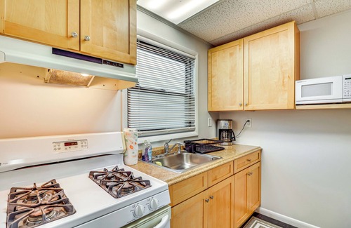 Keansburg Cabaña | Cozy Keansburg Cottage: Walk to Beach & Boardwalk!