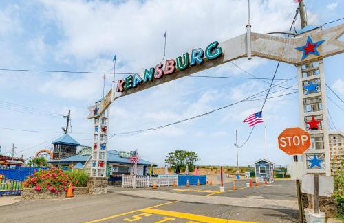 Keansburg Casa | Cozy Keansburg Cottage Walk to Beach and Boardwalk!