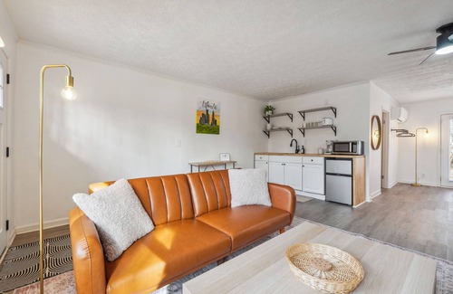 Kennesaw Apartamento | Cozy Kennesaw Apartment Close to KSU w/EV Charger