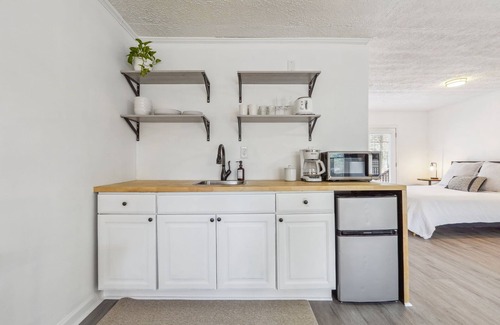 Kennesaw Apartamento | Cozy Kennesaw Apartment Close to KSU w/EV Charger