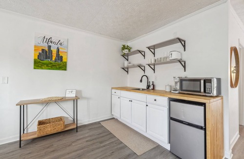 Kennesaw Apartamento | Cozy Kennesaw Apartment Close to KSU w/EV Charger