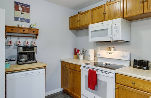Jonesville Casa | Cozy Kentucky Retreat - Deck, Near Ark Encounter!