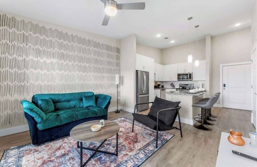 Southeast Orlando Apartamento | Cozy King Bed, Resort Amenities & Pet-Friendly