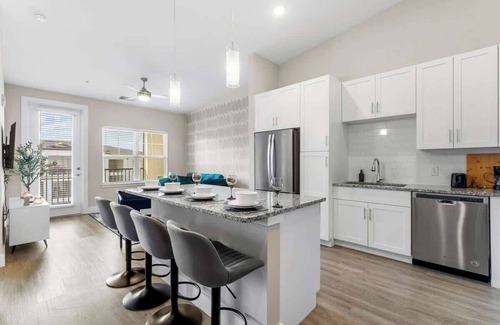 Southeast Orlando Apartamento | Cozy King Bed, Resort Amenities & Pet-Friendly