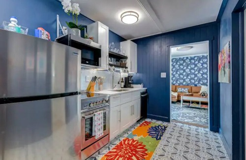 Winston - Salem Casa | Cozy King Blue H2O Staycation , Stock Tank Pool, Hot Tub, Fire Pit Pets OK!