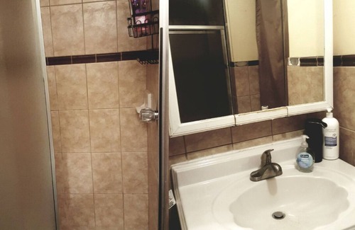 Bloomingdale Casa | Cozy King Size Room in Bloomingdale, Washington D.C. Room F