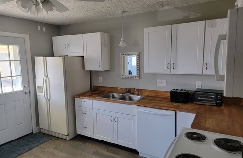 Kings Mills Casa | Cozy Kings Island Getaway! Less than 5 minutes to kings island great wolf!
