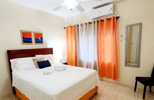 Beverly Hills Apartamento | Cozy Kingston Getaway Ideally located