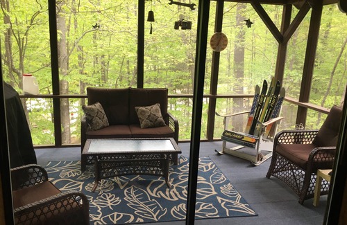 Birch Hill Casa | Acogedor retiro Knotty Pine