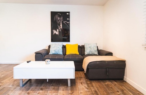 Wilshire Apartamento | Cozy Koreatown 1 Bedroom Modern Furnished Free Parking