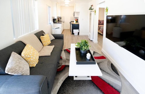Wilshire Apartamento | Cozy Koreatown/Hollywood 2 Bedroom
