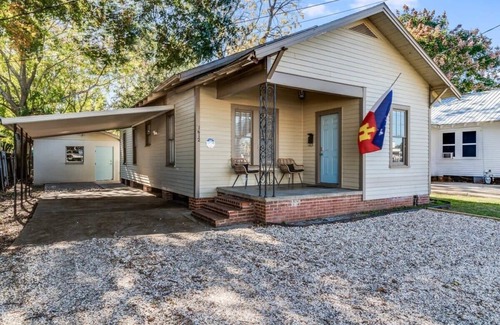 Freetown - Port Rico Casa | Cozy Lafayette Shared House-private Bedroom Garden Free Parking