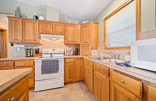 Tomahawk Cabaña | Cozy Lake Alice Cottage Next to Trails & WI River! Pet Friendly!