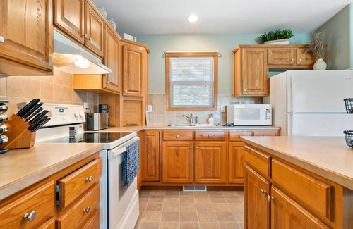 Tomahawk Cabaña | Cozy Lake Alice Cottage Next to Trails & WI River! Pet Friendly!