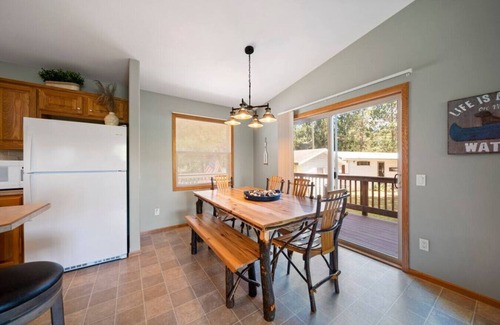 Tomahawk Cabaña | Cozy Lake Alice Cottage Next to Trails & WI River! Pet Friendly!