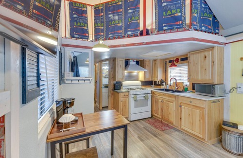 Lake Almanor Peninsula Cabina | Cozy Lake Almanor Cabin, Outdoor Adventures Galore