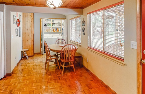 Wishon Cabina | Cozy lake-area cabin w/private firepit, deck, gas grill, wood fireplace, & A/C