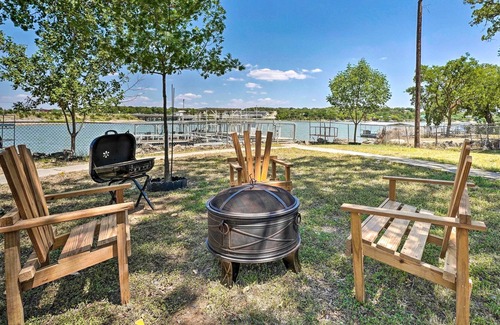 Brownwood Casa | Cozy Lake Brownwood Home w/ Boat Dock & Deck!