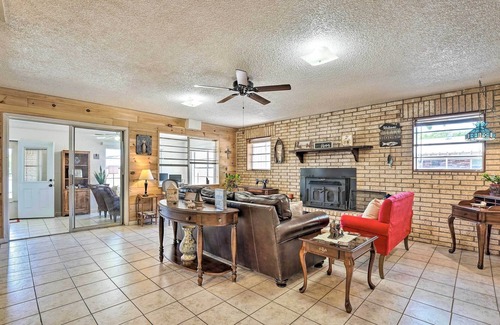 Brownwood Casa | Cozy Lake Brownwood Home w/ Boat Dock & Deck!