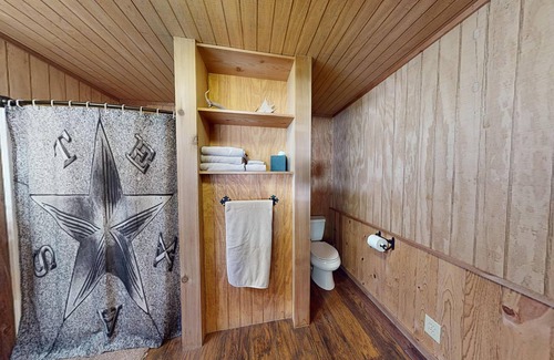 Ingram Cabina | Cozy Lake Cabin - 2 Queen Beds