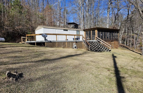 Valley Casa | Cozy lake camp Prince's lodge. On Lake Harding. Pet friendly.