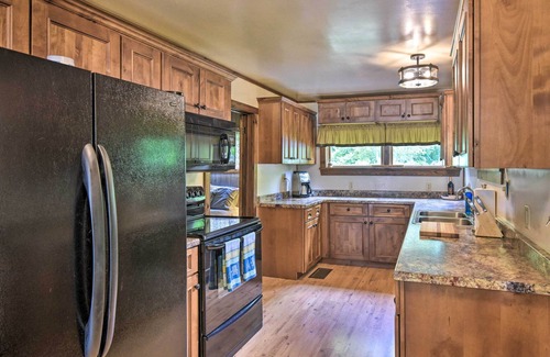 Bridport Cabaña | Cozy Lake Champlain Cottage w/ Beautiful View