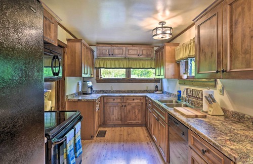 Bridport Cabaña | Cozy Lake Champlain Cottage w/ Beautiful View