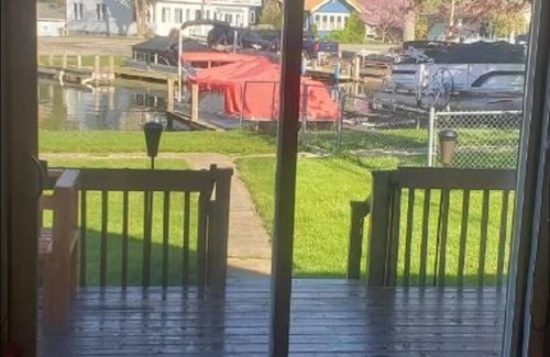 Russells Point Cabaña | Cozy Lake Cottage, in the heart of Indian Lake