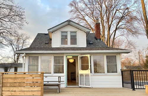 Kingsville Cabaña | Cozy Lake Cottage in Kingsville, Ontario
