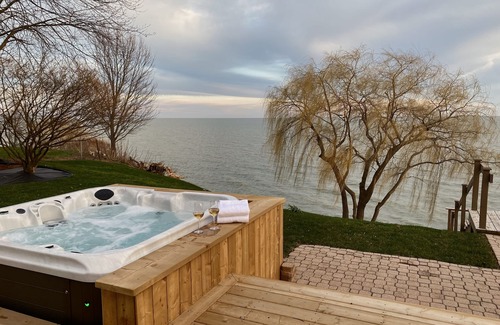 Kingsville Cabaña | Cozy Lake Cottage in Kingsville, Ontario