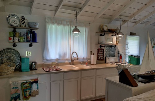 Lexington Cabaña | Cozy lake cottage with fire pit, one block from Lake Huron.