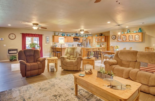 Eufaula Casa | Cozy Lake Eufaula Hideaway w/ Fire Pit & Hot Tub!