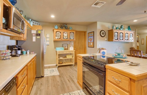 Eufaula Casa | Cozy Lake Eufaula Hideaway w/ Fire Pit & Hot Tub!