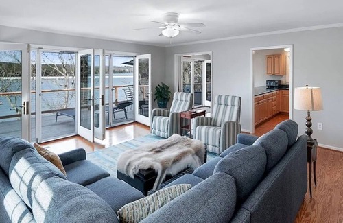 New London Casa | Cozy Lake Front Cottage on Badin Lake