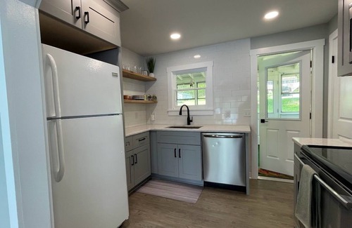 Honeoye Cabaña | Cozy Lake Front Cottage