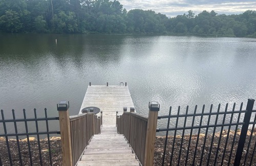 Albemarle Casa | Cozy lake front house with dock on Lake Tillery