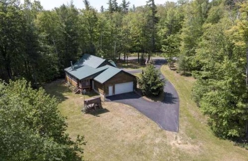 North Lake George Cabina | Cozy Lake George Cabin Swim in the summer and ski in the winter !