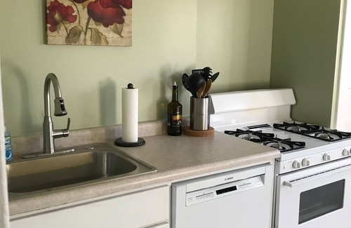 Southwest Minneapolis Apartamento | Acogedor lago Harriet 2BR, excelente vecindario para caminar pero a minutos del centro y MOA
