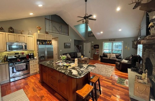 Nesquehoning Casa | Cozy Lake Hauto Retreat, 3 Bedroom + Loft, Close to Jim Thorpe